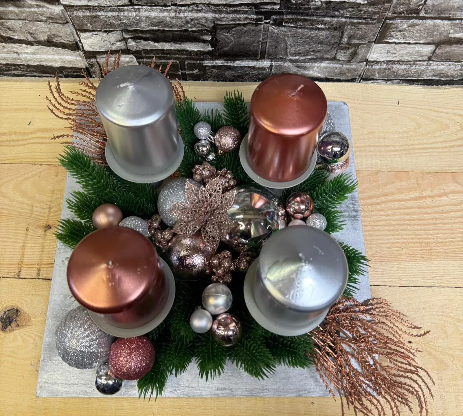 Adventsgesteck, silber / rosa