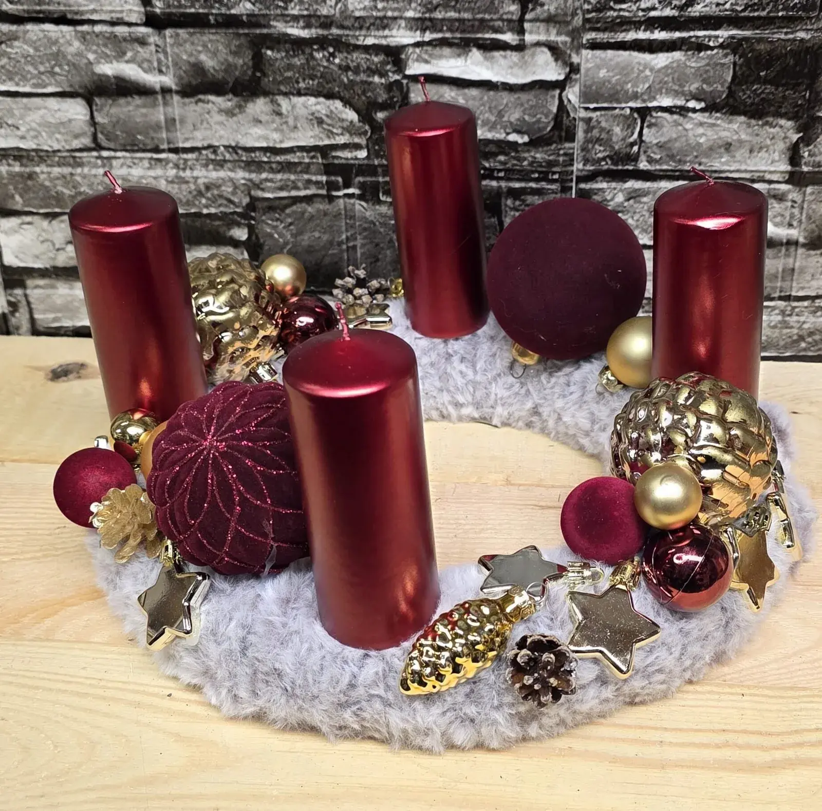 Adventsgesteck, rot / gold (Wolle)