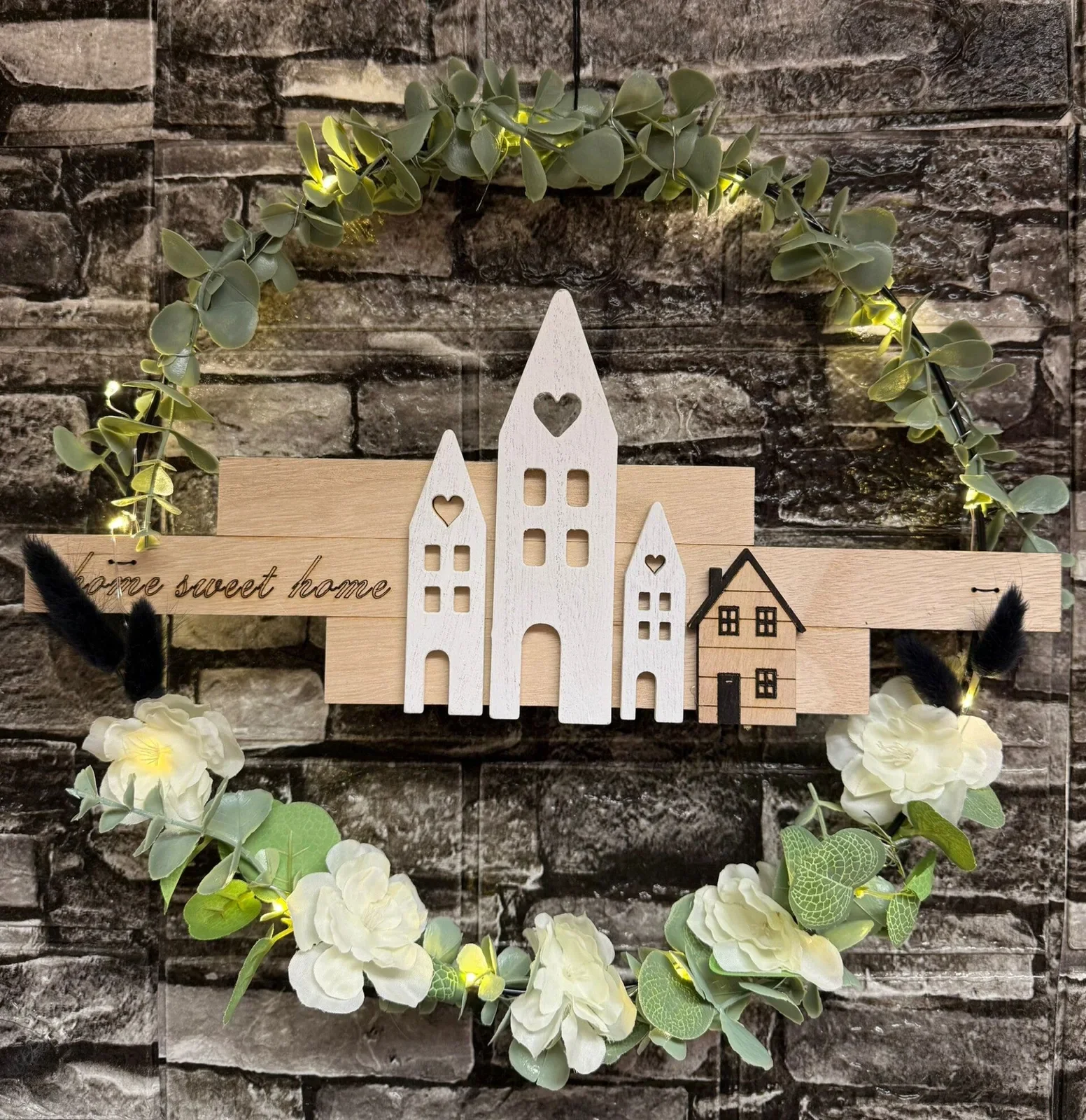 Türkranz „Home sweet home“ mit Eukalyptus und Lichterkette